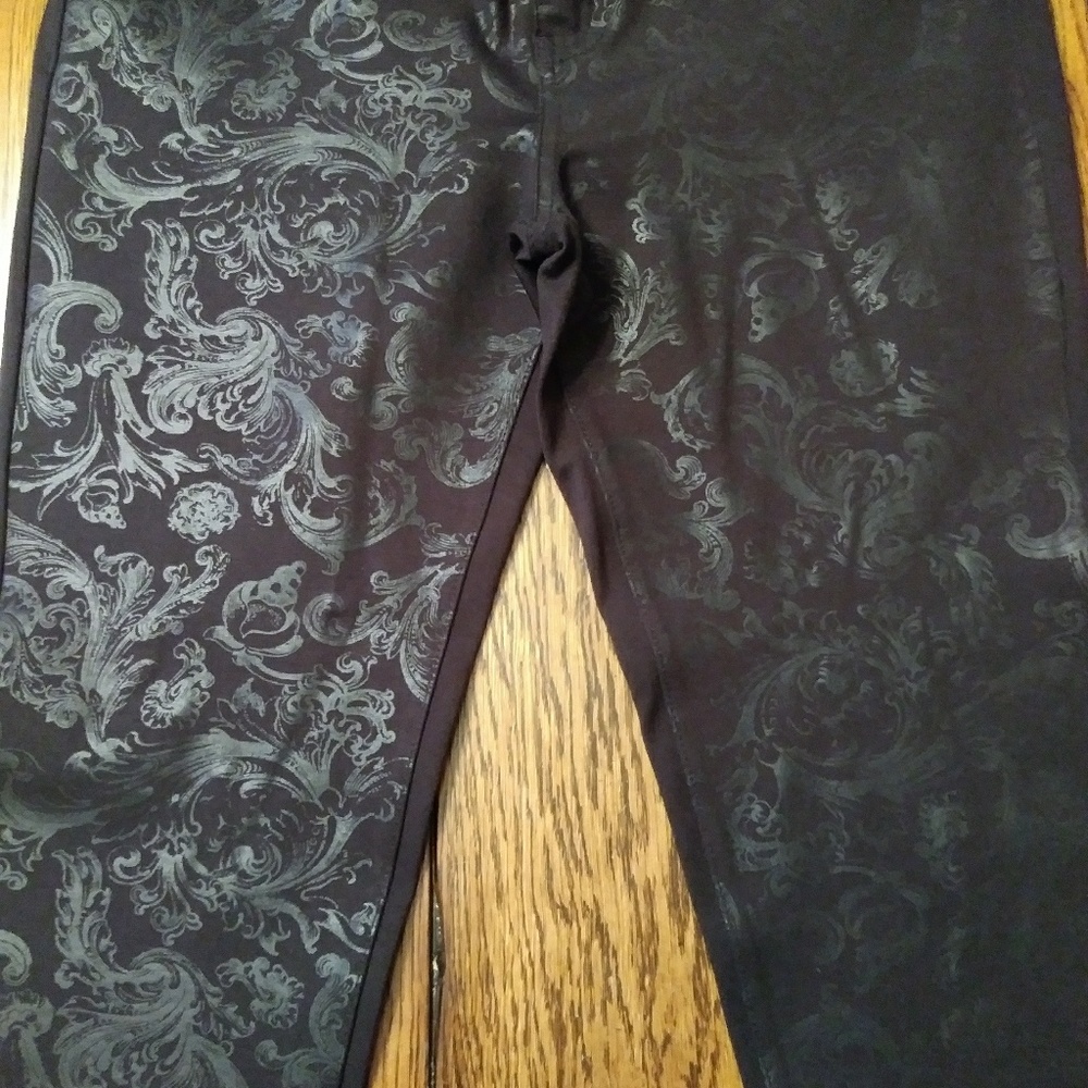 Practically New, Excellent condition black skinny